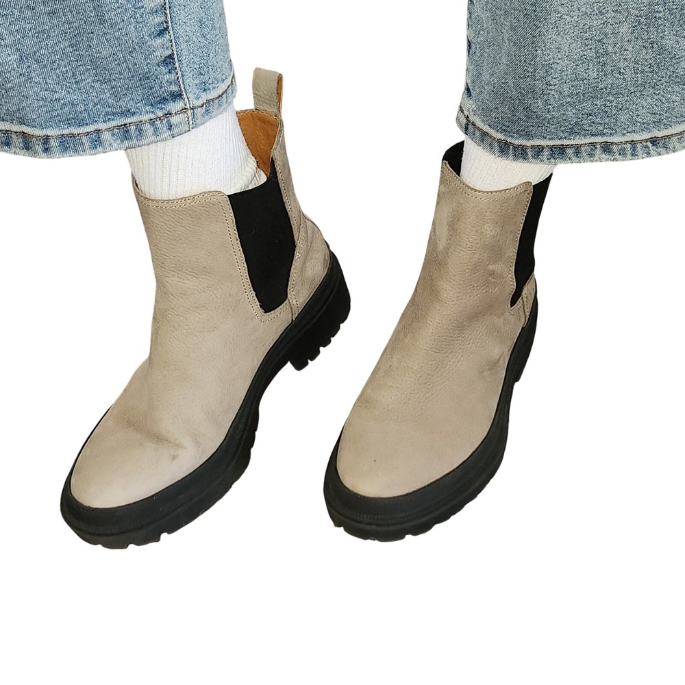 Lucky Brand Chelsea‎ Ankle Boots Bootie 9.5 Pull On Suede Lug Sole Chunky